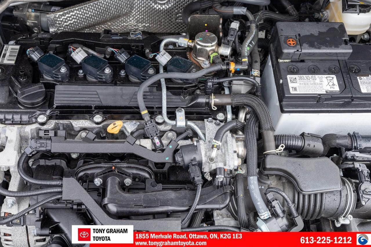 2025 Toyota Corolla Cross LE Photo