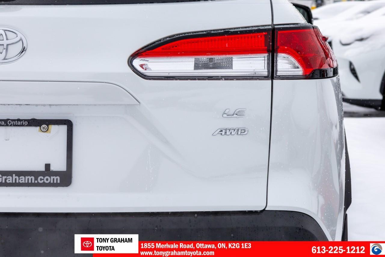 2025 Toyota Corolla Cross LE Photo