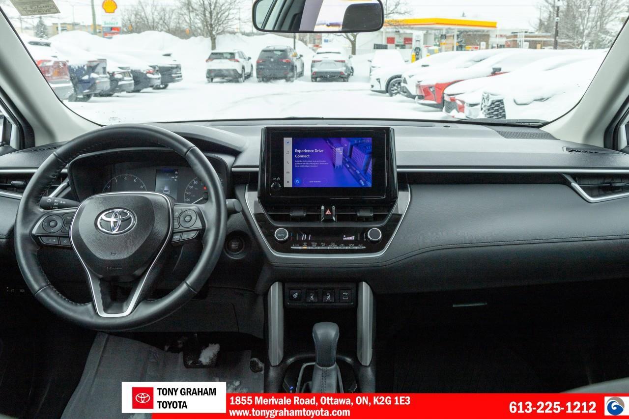 2025 Toyota Corolla Cross LE Photo