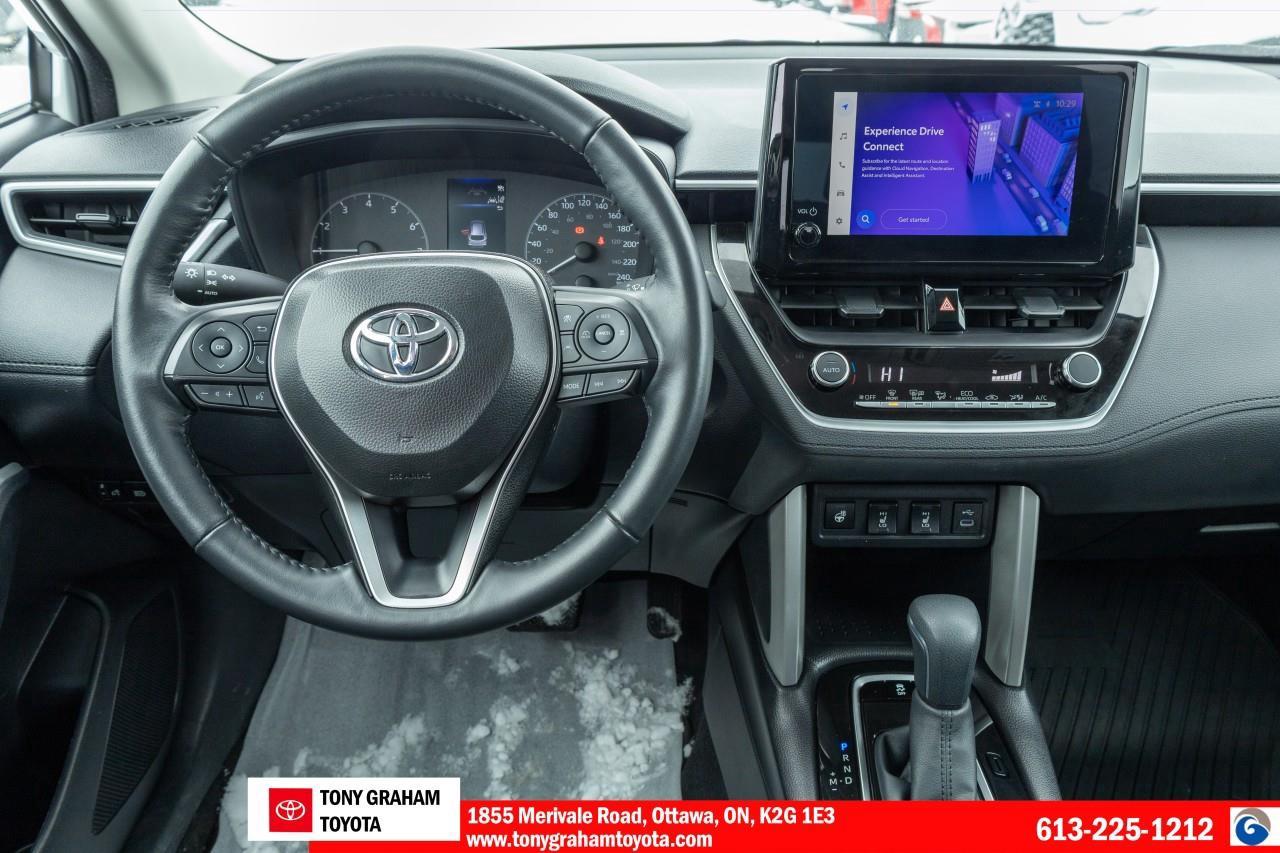 2025 Toyota Corolla Cross LE Photo