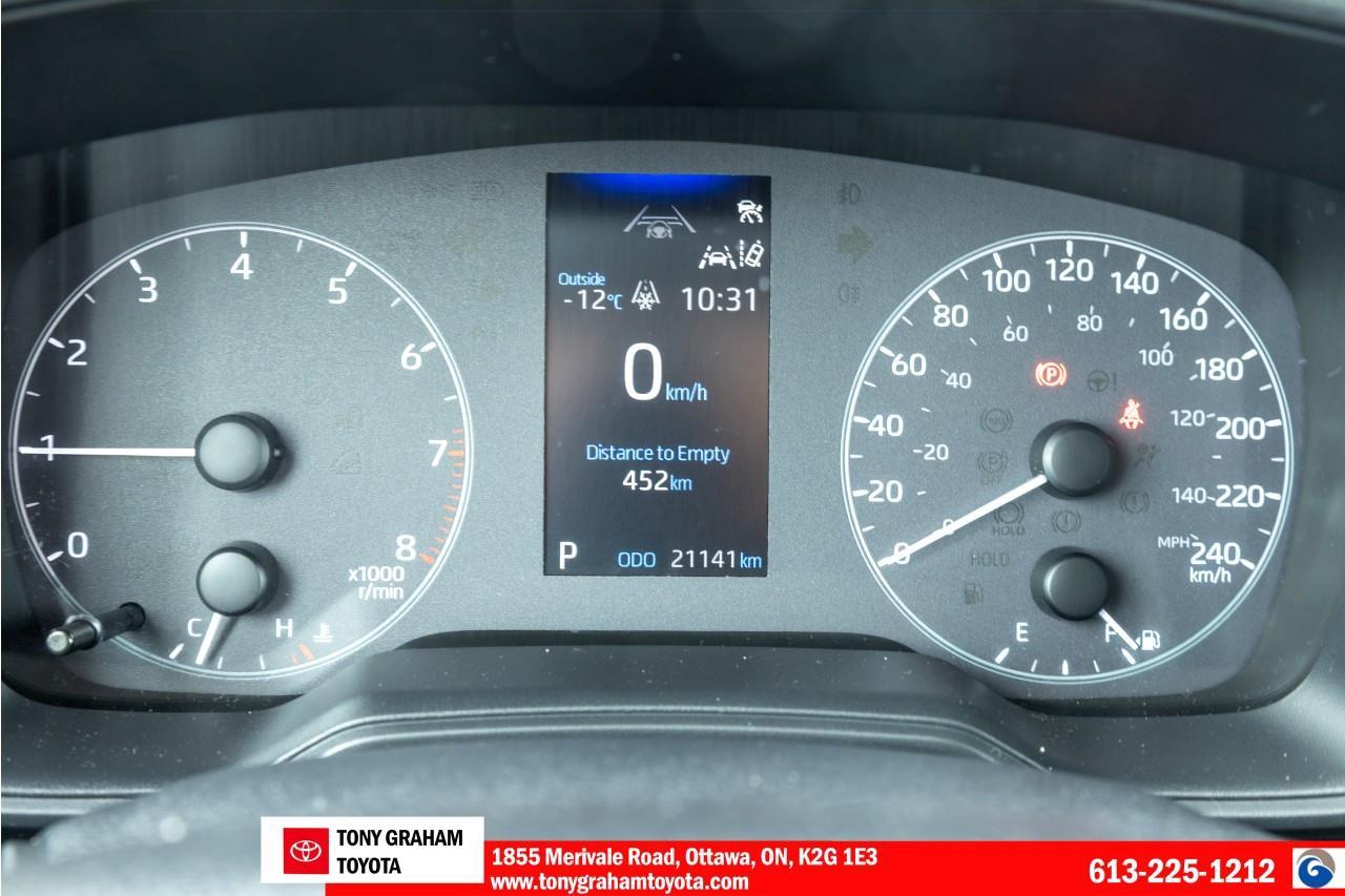 2025 Toyota Corolla Cross LE Photo