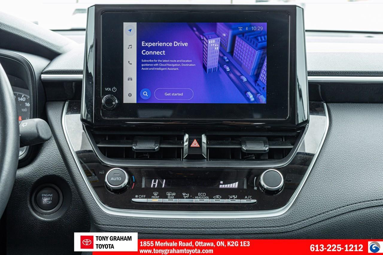 2025 Toyota Corolla Cross LE Photo