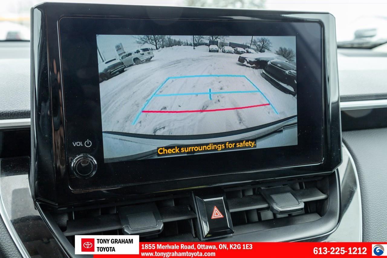 2025 Toyota Corolla Cross LE Photo