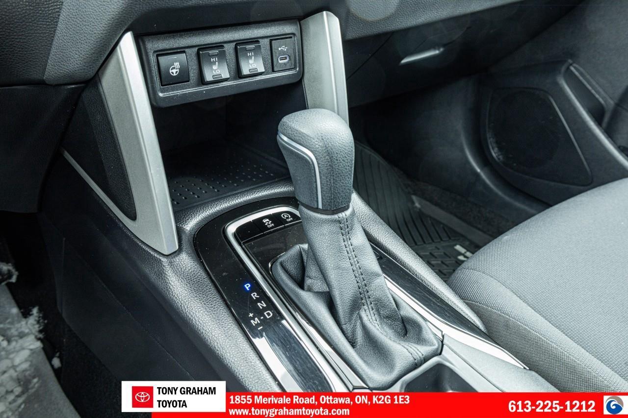 2025 Toyota Corolla Cross LE Photo