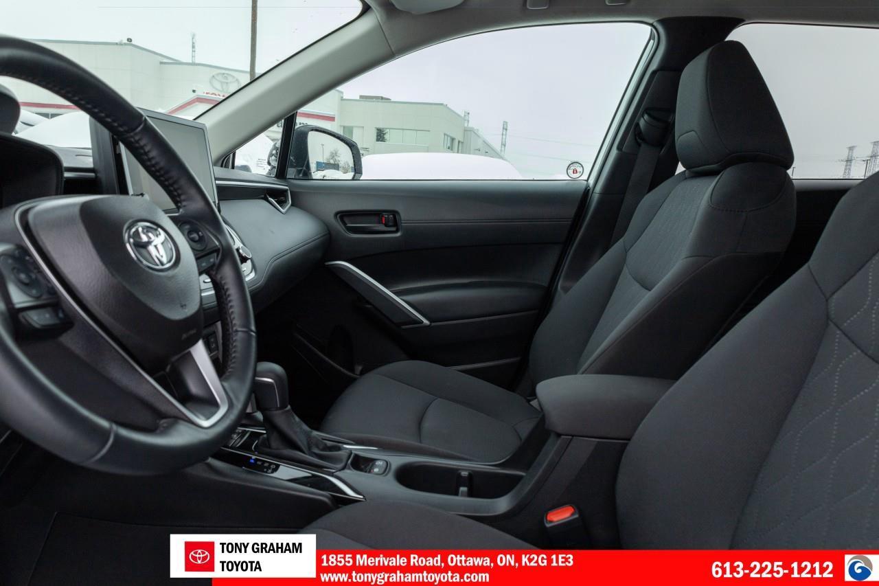 2025 Toyota Corolla Cross LE Photo