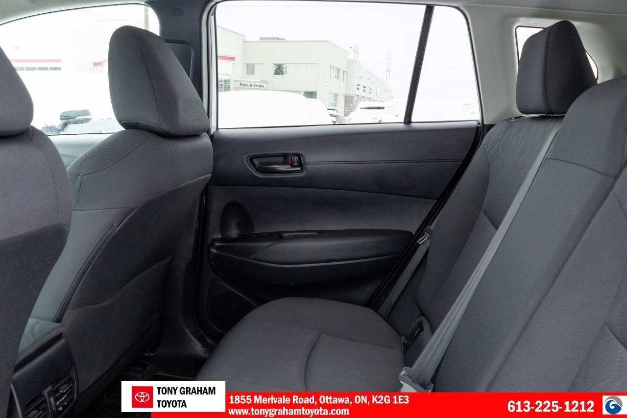 2025 Toyota Corolla Cross LE Photo