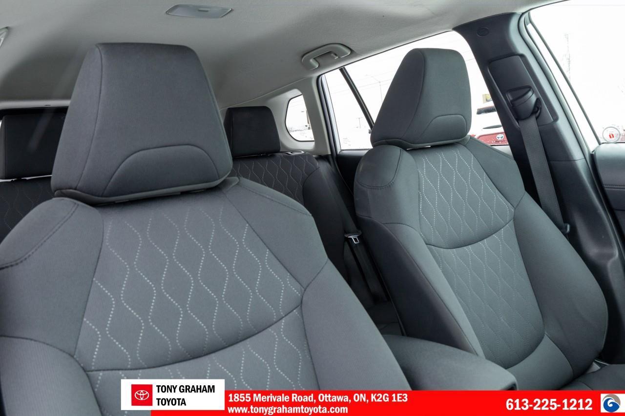 2025 Toyota Corolla Cross LE Photo