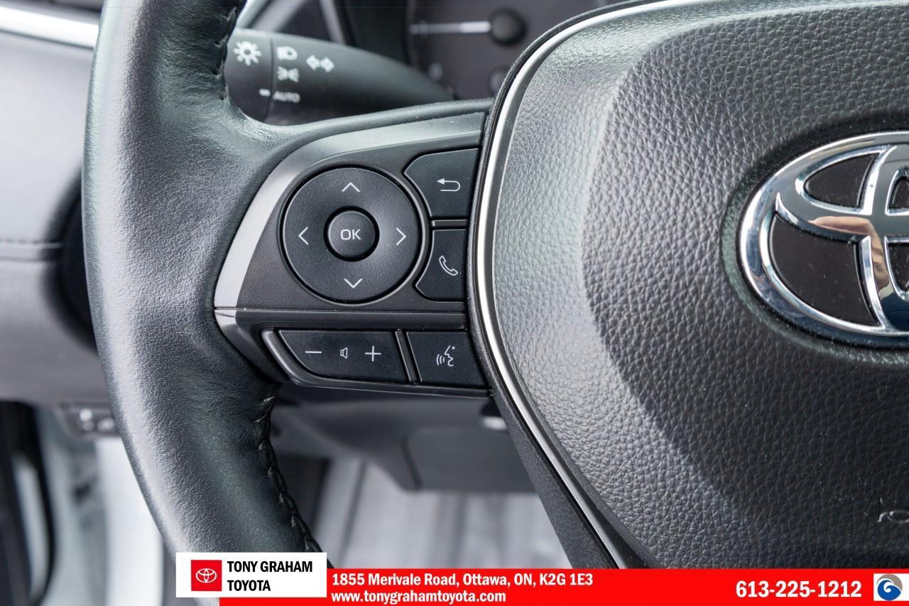 2025 Toyota Corolla Cross LE Photo