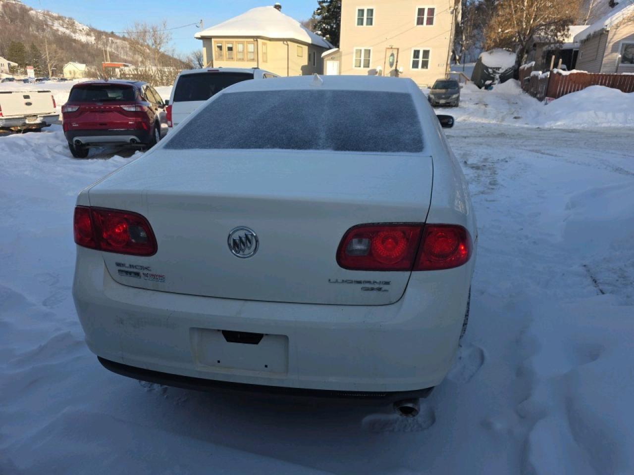 2010 Buick Lucerne CXL Photo3