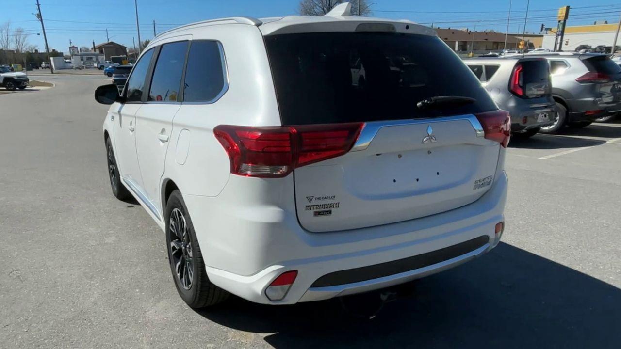 2018 Mitsubishi Outlander Plug-In Hybrid SE 4X4 Photo