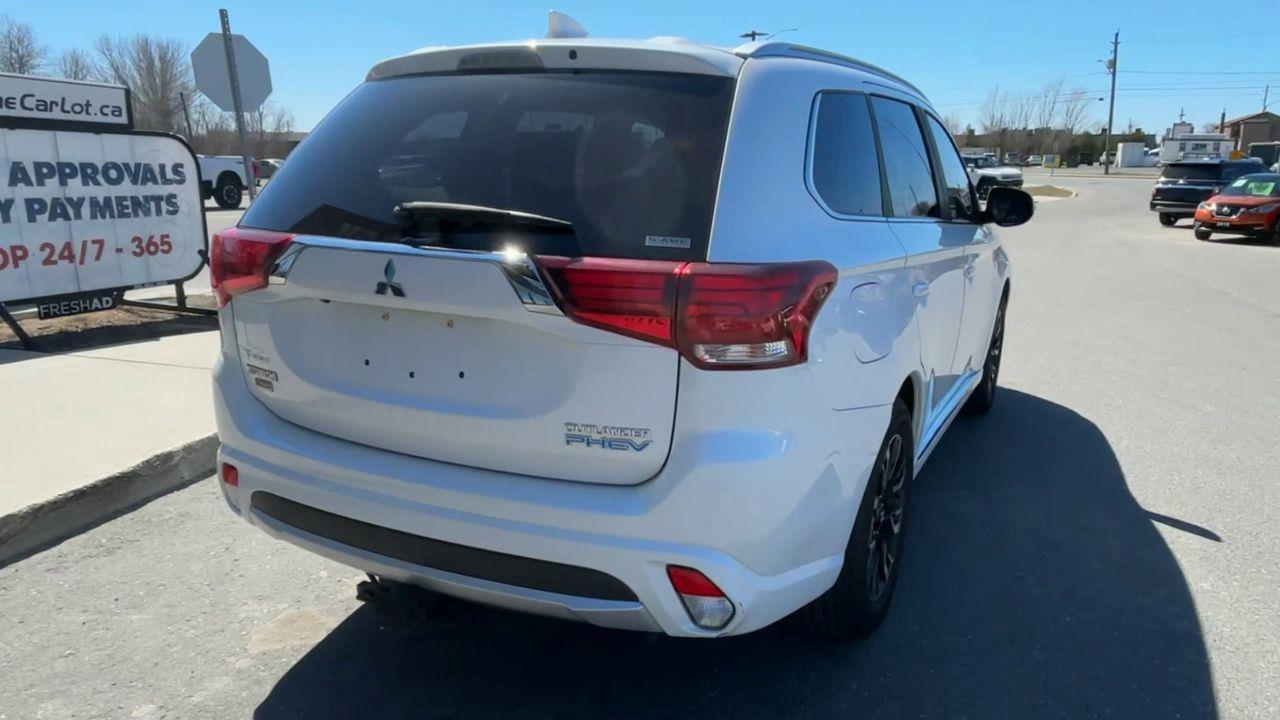 2018 Mitsubishi Outlander Plug-In Hybrid SE 4X4 Photo