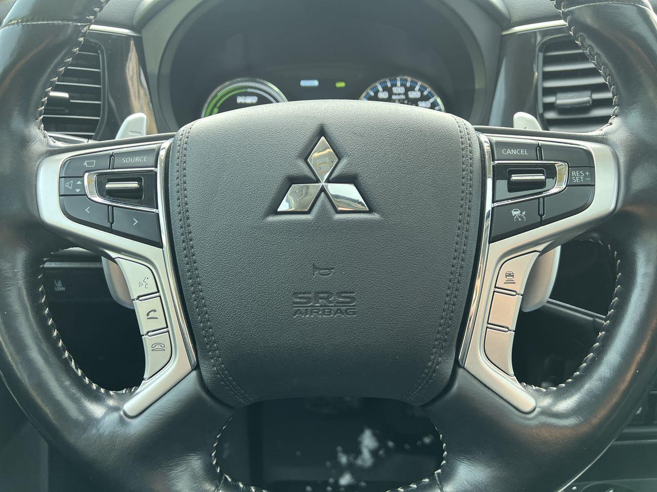 2018 Mitsubishi Outlander Plug-In Hybrid SE 4X4 Photo