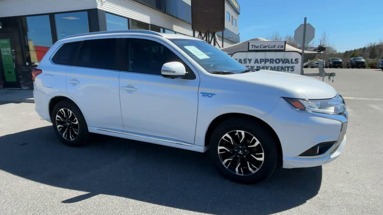 2018 Mitsubishi Outlander Plug-In Hybrid 4X4, MOONROOF, HEATED LEATHER SEATS, BACK UP CAM, SIRIUS XM!! Photo