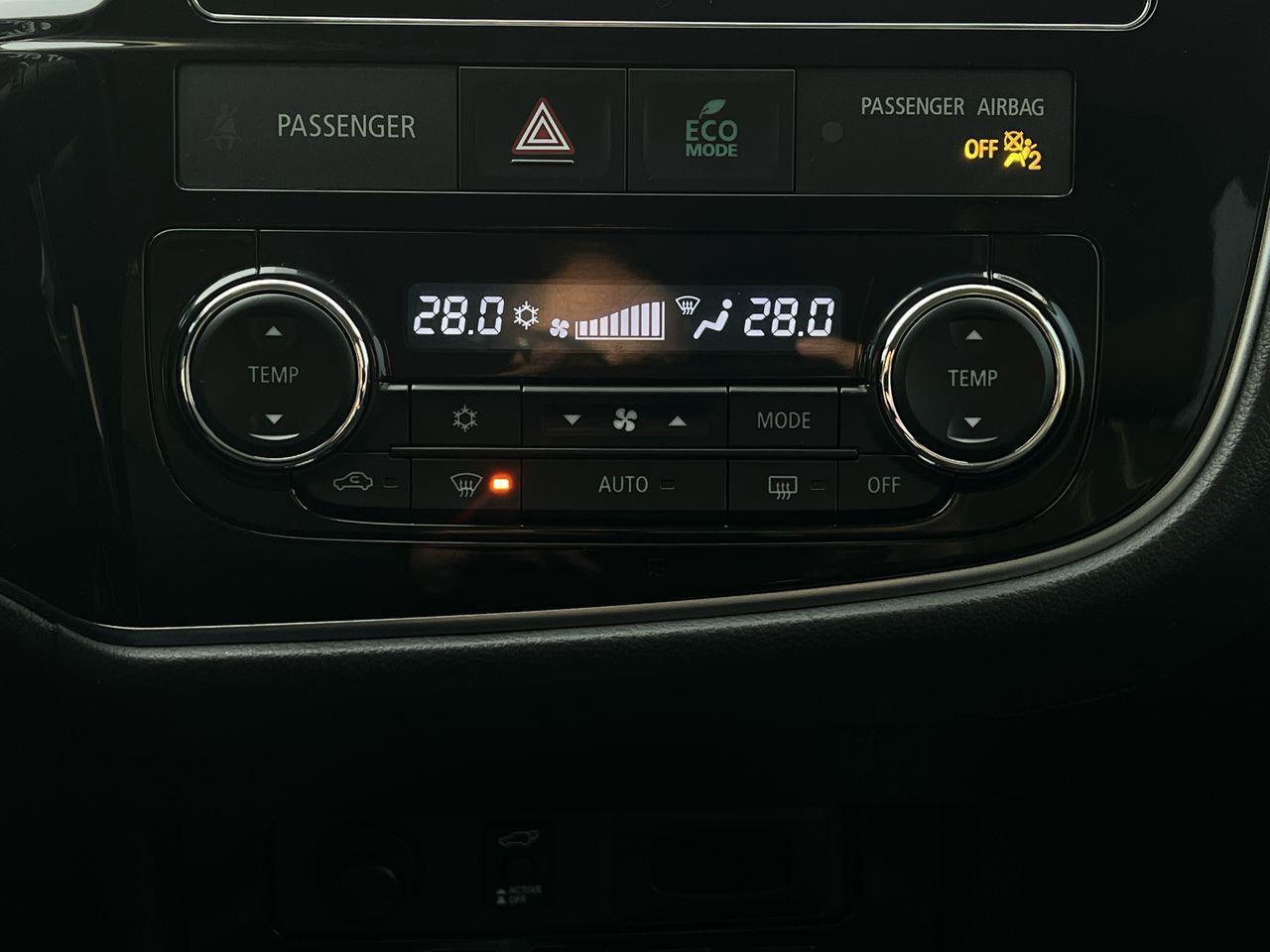 2018 Mitsubishi Outlander Plug-In Hybrid 4X4, MOONROOF, HEATED LEATHER SEATS, BACK UP CAM, SIRIUS XM!! Photo