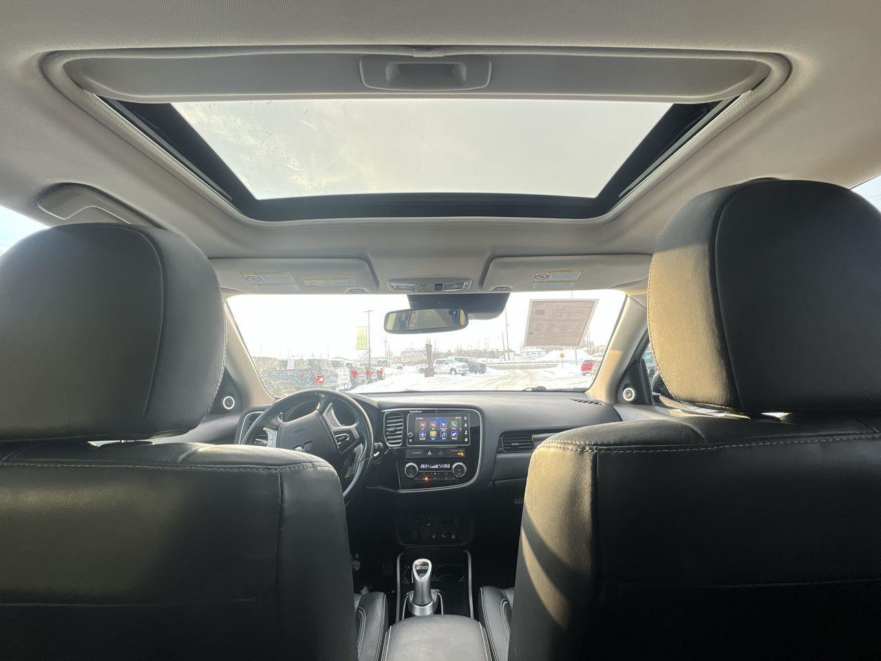 2018 Mitsubishi Outlander Plug-In Hybrid 4X4, MOONROOF, HEATED LEATHER SEATS, BACK UP CAM, SIRIUS XM!! Photo