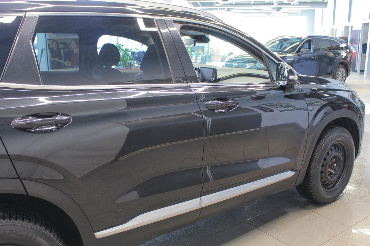 2022 Hyundai Santa Fe Preferred TWO SETS OF TIRES - APPLE CARPLAY AND ANDROID AUTO - HEATED FRONT SEATS/STEERING WHEEL Photo