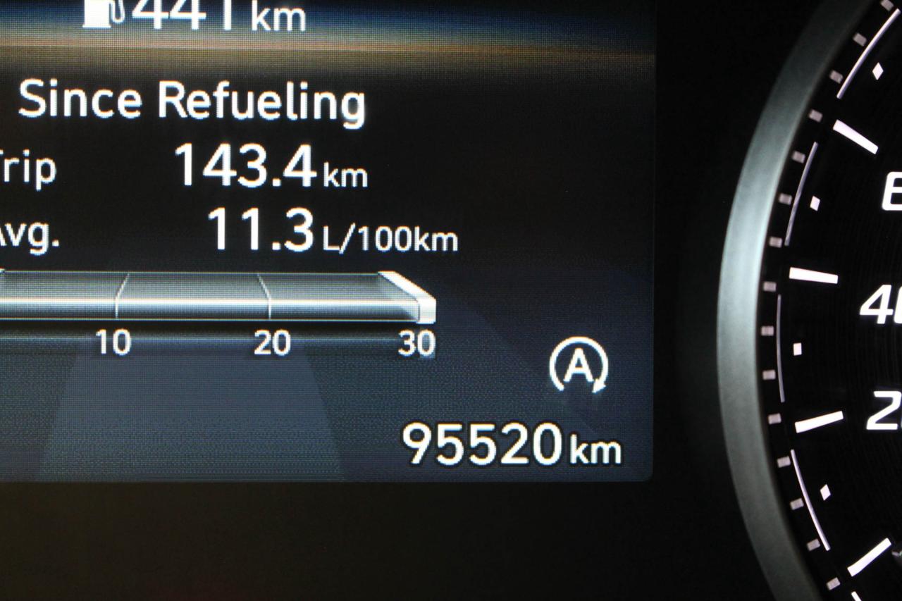 2022 Hyundai Santa Fe Preferred TWO SETS OF TIRES - APPLE CARPLAY AND ANDROID AUTO - HEATED FRONT SEATS/STEERING WHEEL Photo