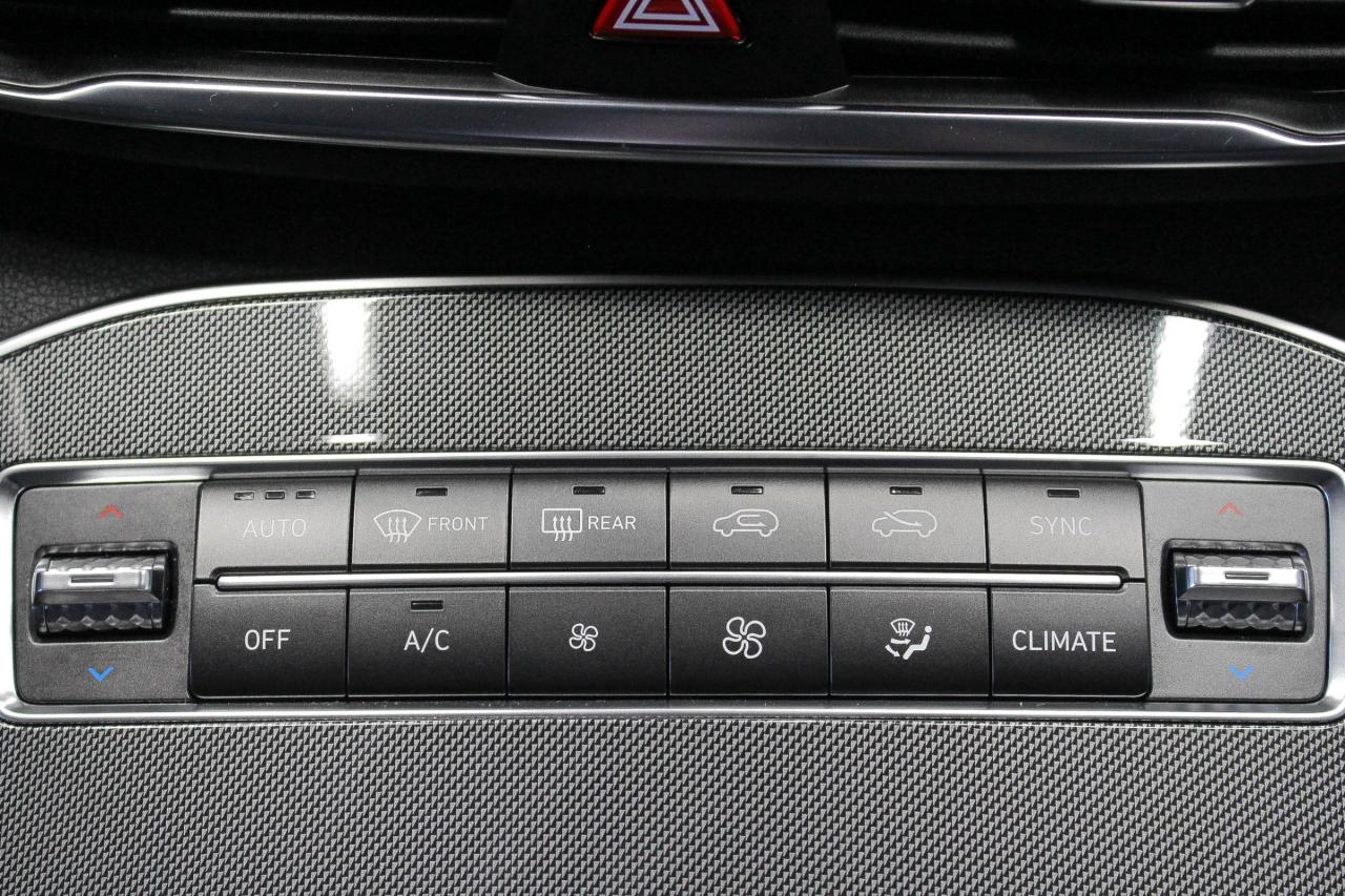 2022 Hyundai Santa Fe Preferred TWO SETS OF TIRES - APPLE CARPLAY AND ANDROID AUTO - HEATED FRONT SEATS/STEERING WHEEL Photo