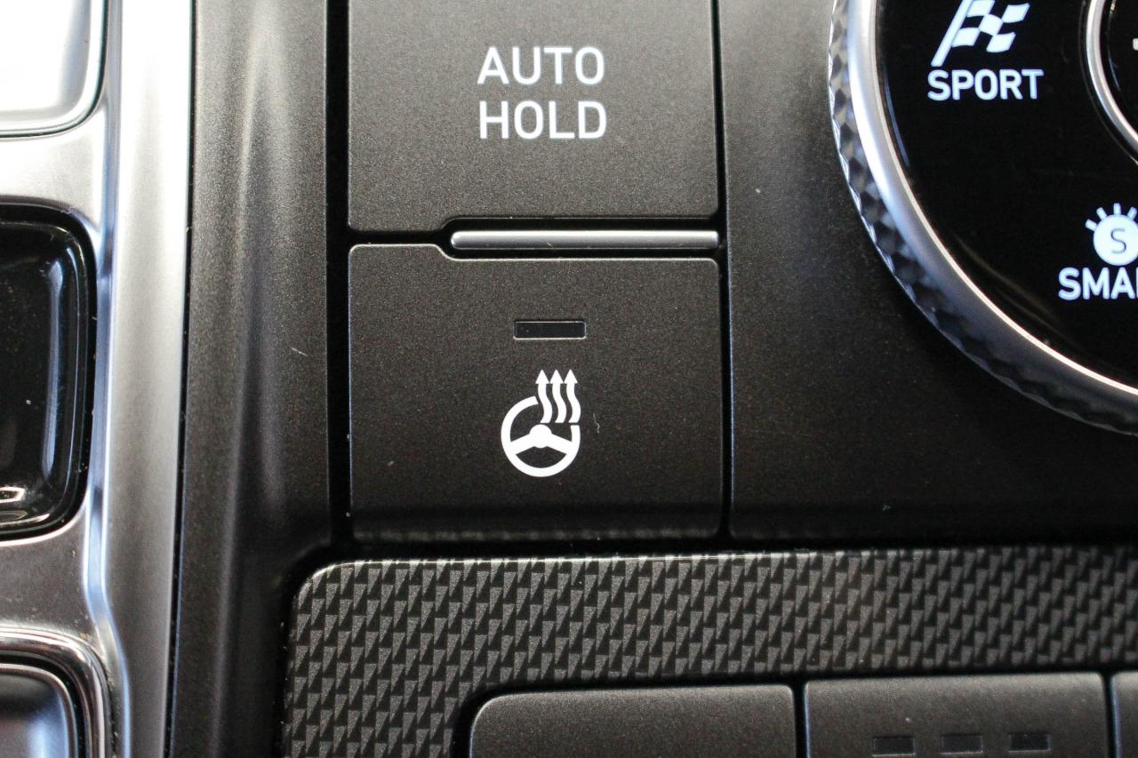 2022 Hyundai Santa Fe Preferred TWO SETS OF TIRES - APPLE CARPLAY AND ANDROID AUTO - HEATED FRONT SEATS/STEERING WHEEL Photo