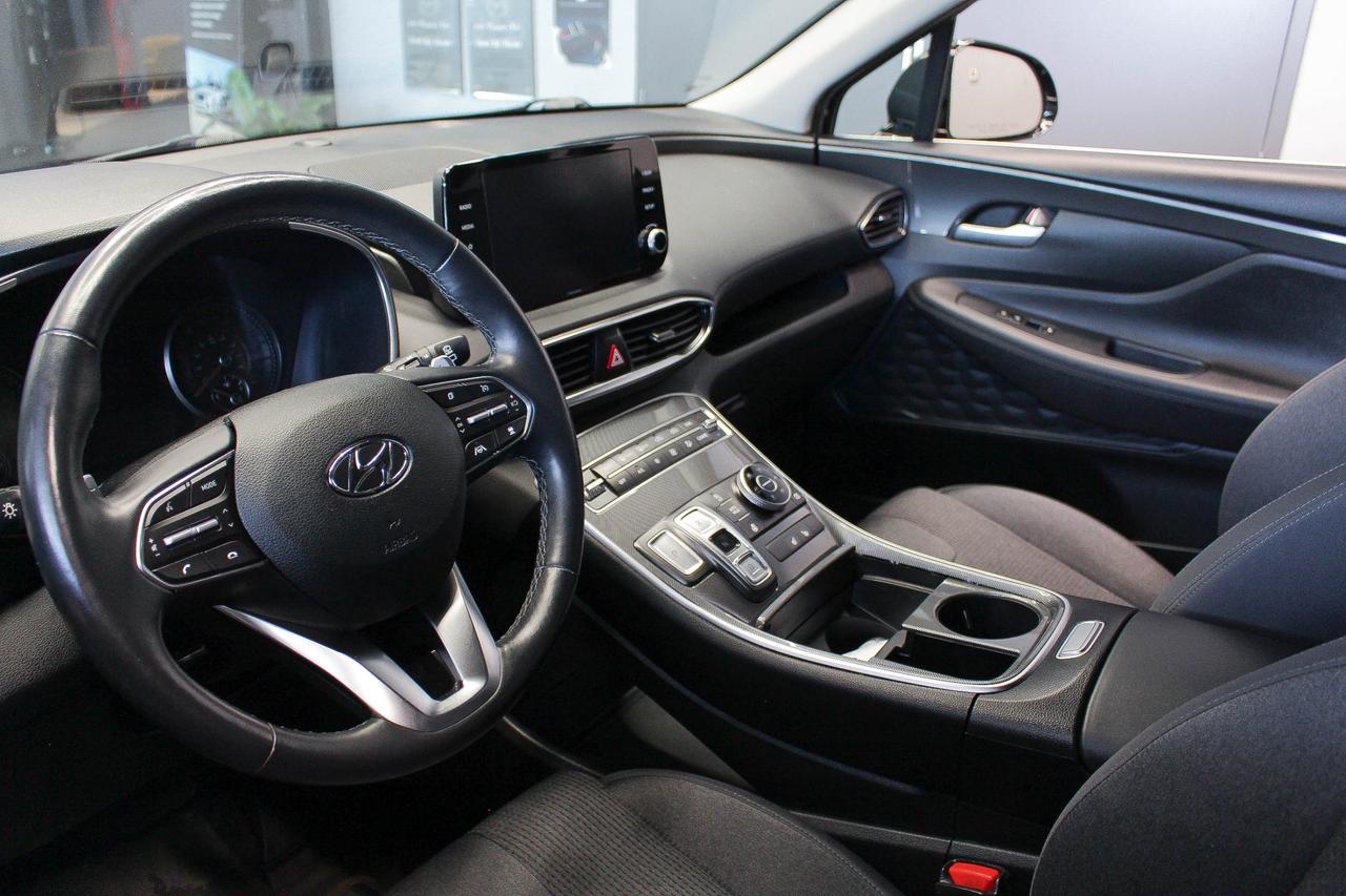2022 Hyundai Santa Fe Preferred TWO SETS OF TIRES - APPLE CARPLAY AND ANDROID AUTO - HEATED FRONT SEATS/STEERING WHEEL Photo