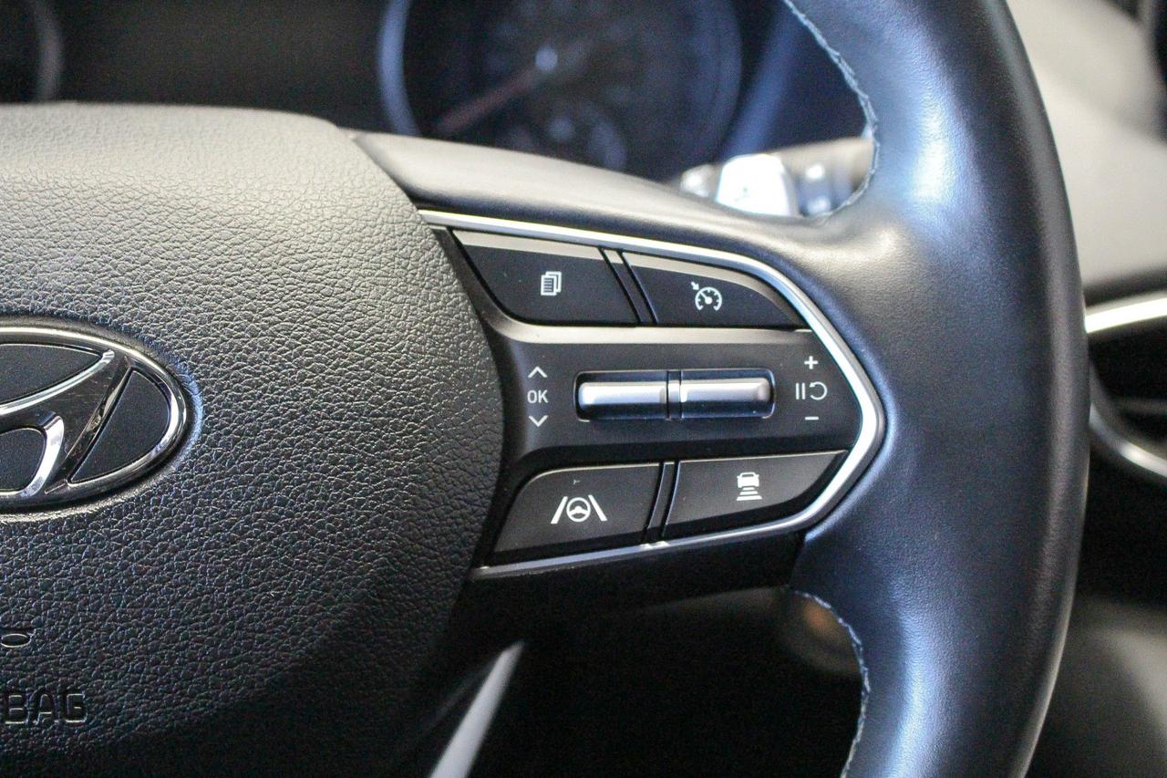 2022 Hyundai Santa Fe Preferred TWO SETS OF TIRES - APPLE CARPLAY AND ANDROID AUTO - HEATED FRONT SEATS/STEERING WHEEL Photo