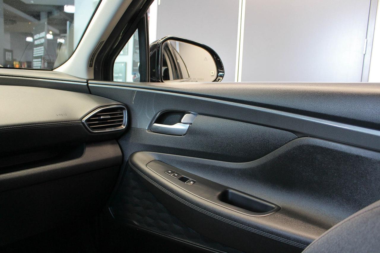 2022 Hyundai Santa Fe Preferred TWO SETS OF TIRES - APPLE CARPLAY AND ANDROID AUTO - HEATED FRONT SEATS/STEERING WHEEL Photo