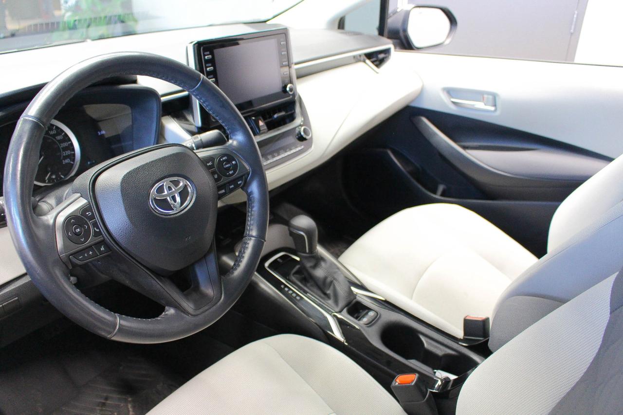 2021 Toyota Corolla LE TWO SETS OF TIRES - HEATED FRONT SEATS/STEERING WHEEL - CLOTH UPHOLSTERY Photo