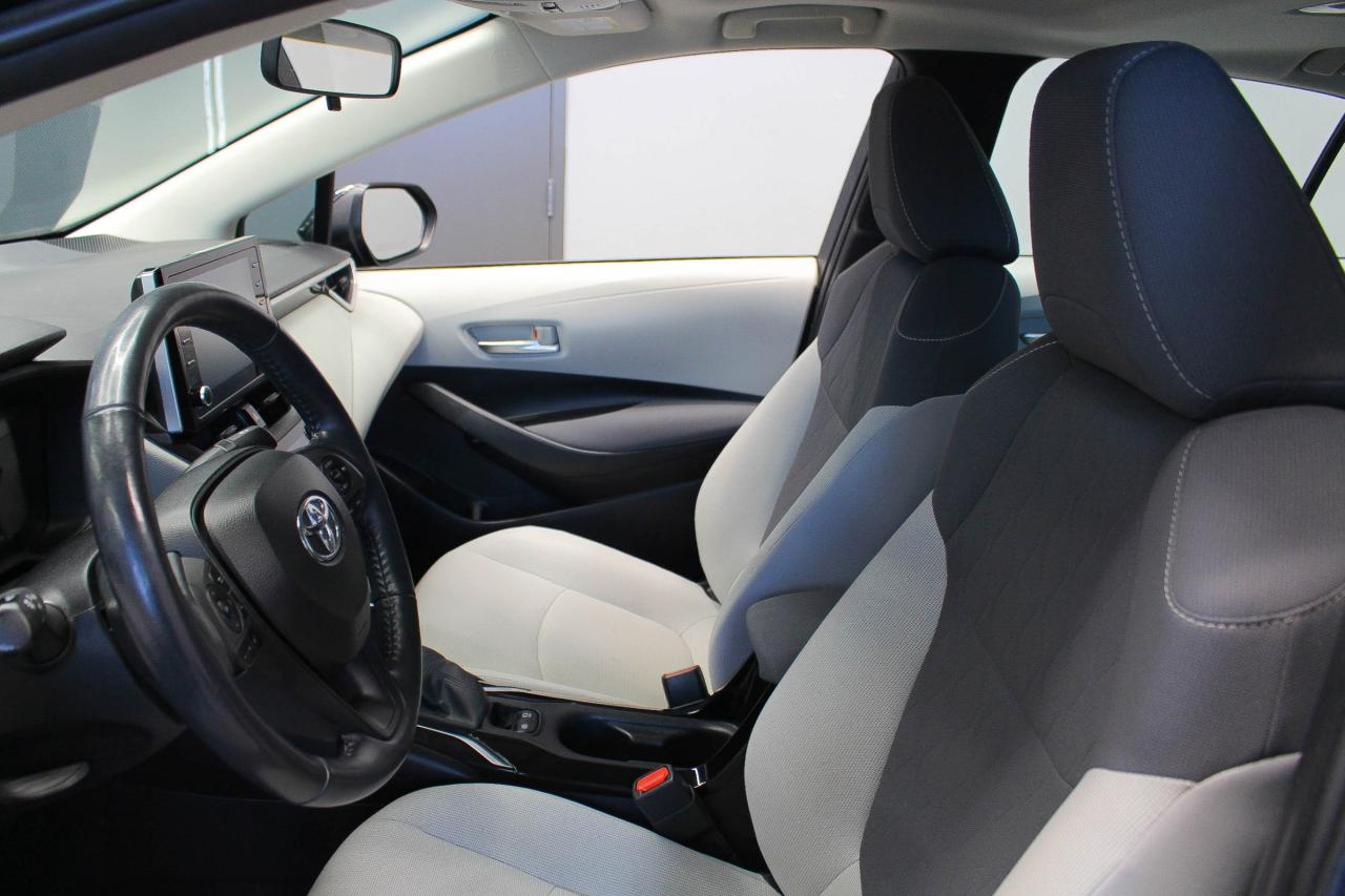 2021 Toyota Corolla LE TWO SETS OF TIRES - HEATED FRONT SEATS/STEERING WHEEL - CLOTH UPHOLSTERY Photo