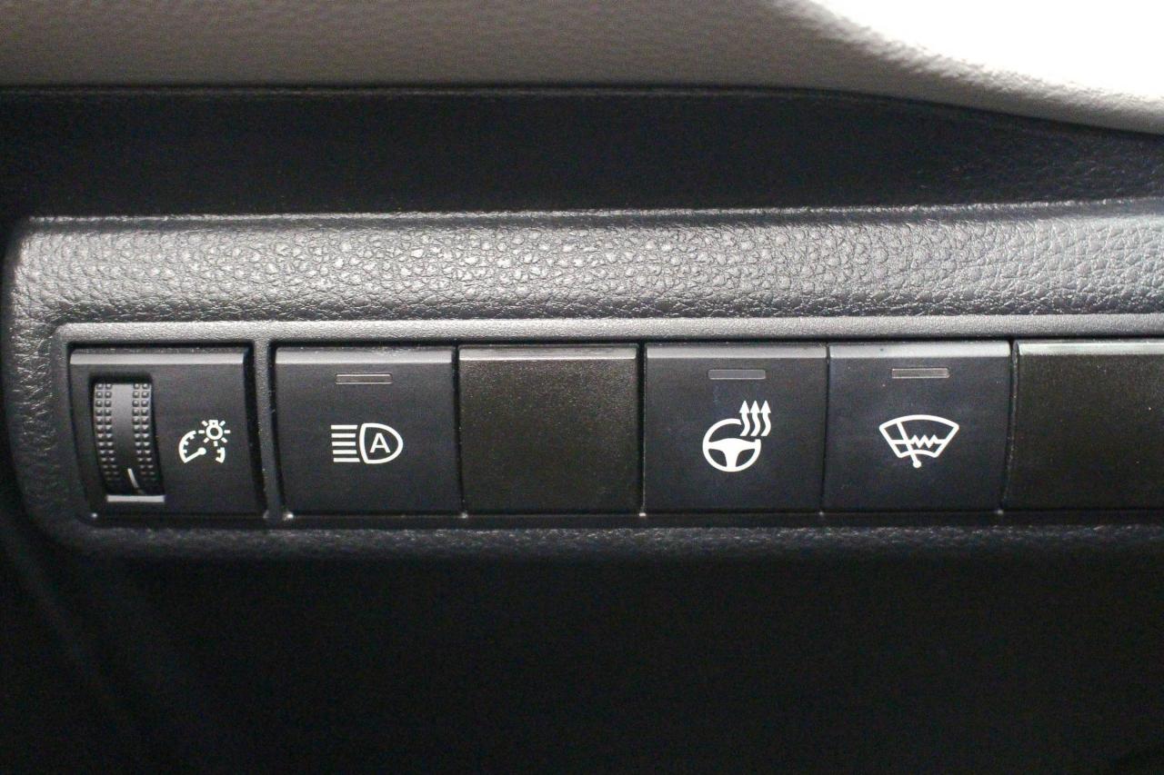 2021 Toyota Corolla LE TWO SETS OF TIRES - HEATED FRONT SEATS/STEERING WHEEL - CLOTH UPHOLSTERY Photo