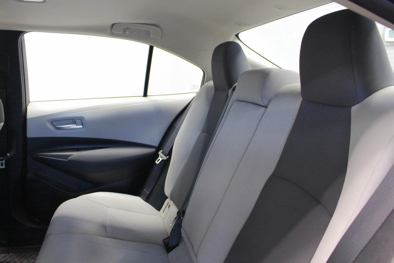 2021 Toyota Corolla LE TWO SETS OF TIRES - HEATED FRONT SEATS/STEERING WHEEL - CLOTH UPHOLSTERY Photo
