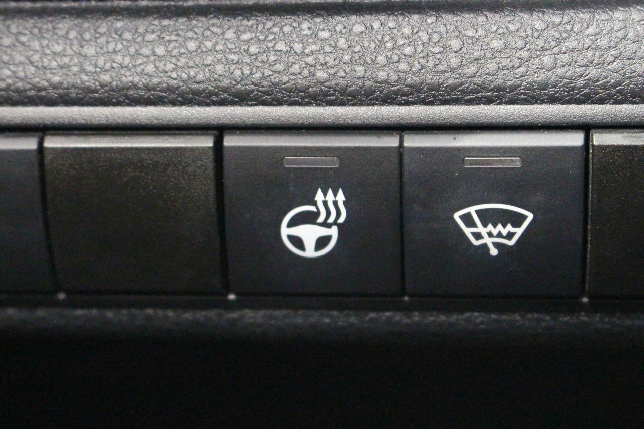 2021 Toyota Corolla LE TWO SETS OF TIRES - HEATED FRONT SEATS/STEERING WHEEL - CLOTH UPHOLSTERY Photo