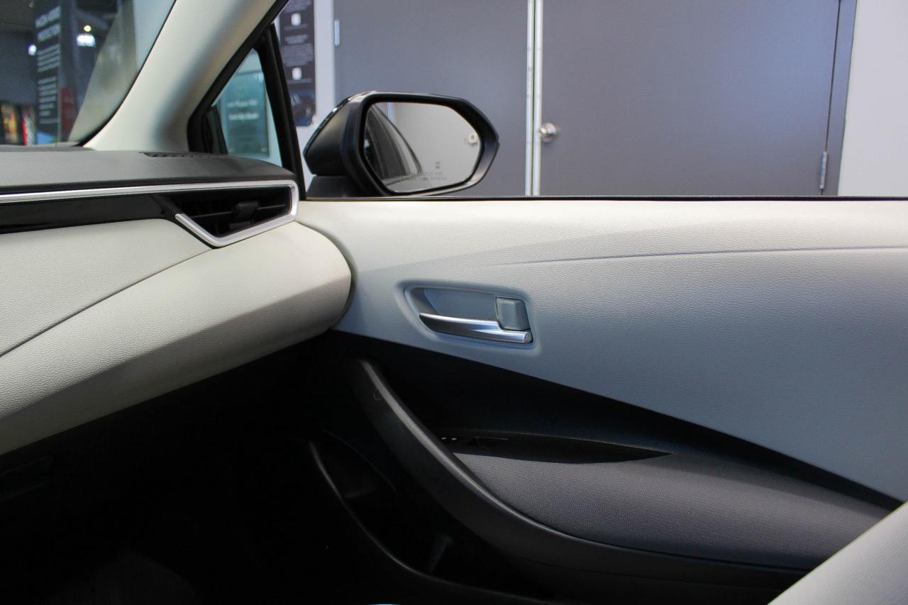 2021 Toyota Corolla LE TWO SETS OF TIRES - HEATED FRONT SEATS/STEERING WHEEL - CLOTH UPHOLSTERY Photo