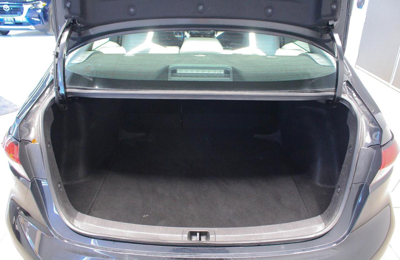 2021 Toyota Corolla LE TWO SETS OF TIRES - HEATED FRONT SEATS/STEERING WHEEL - CLOTH UPHOLSTERY Photo