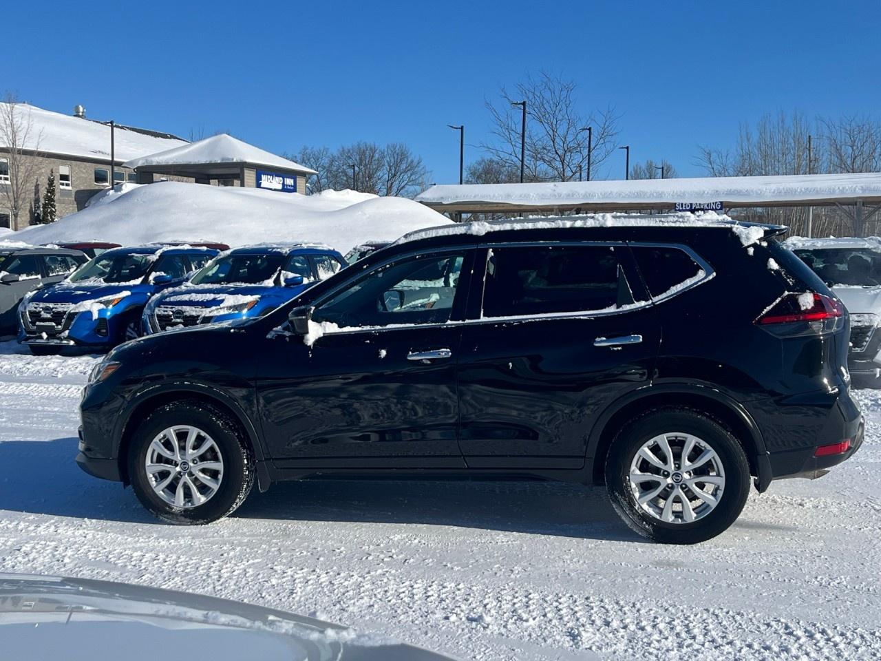 2019 Nissan Rogue SV Photo4