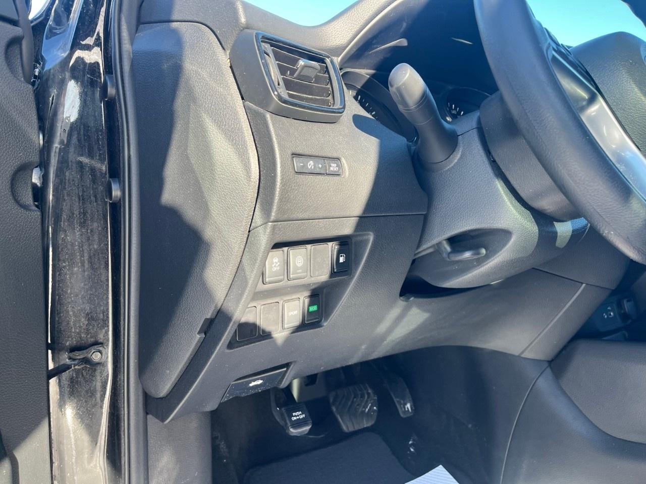 2019 Nissan Rogue SV Photo