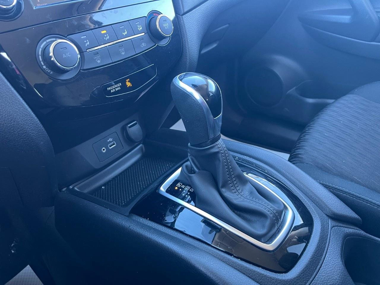 2019 Nissan Rogue SV Photo