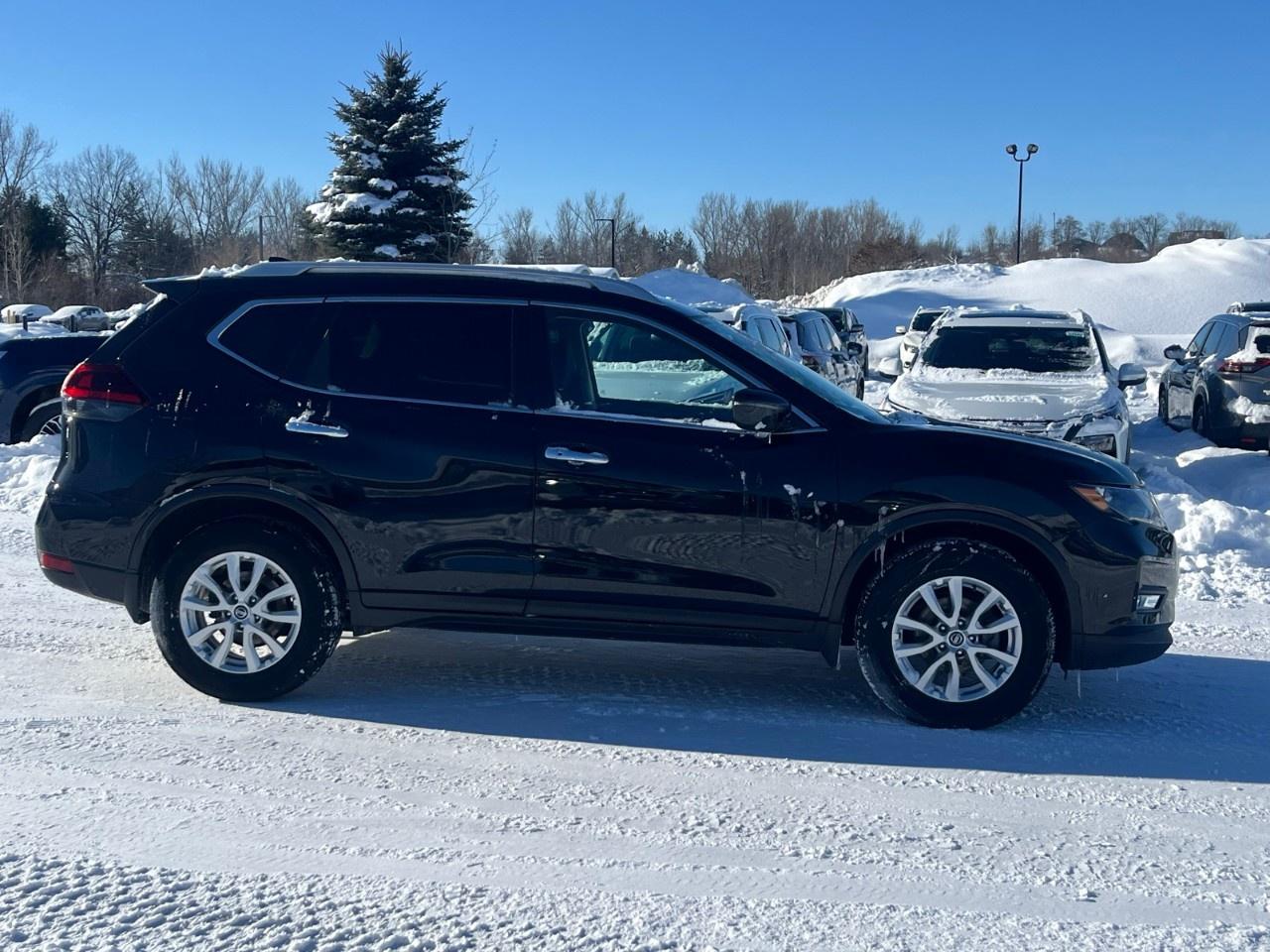 2019 Nissan Rogue SV Photo