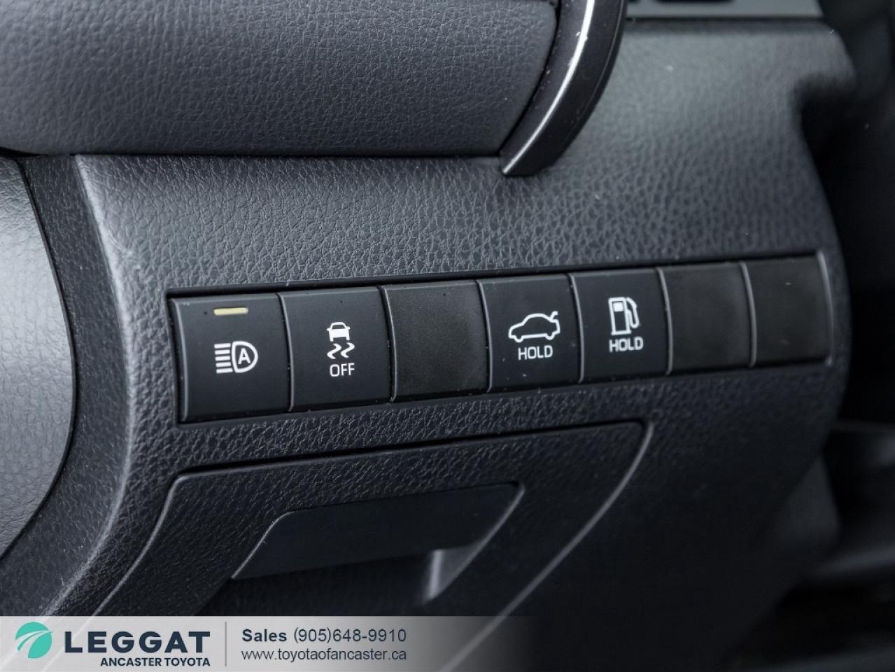 2020 Toyota Camry SE Auto Photo