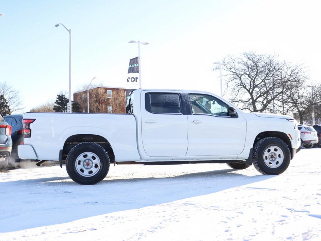 2023 Nissan Frontier SV | 4x4 | 3.8L | Crew Cab | MIDNIGHT EDITION Photo