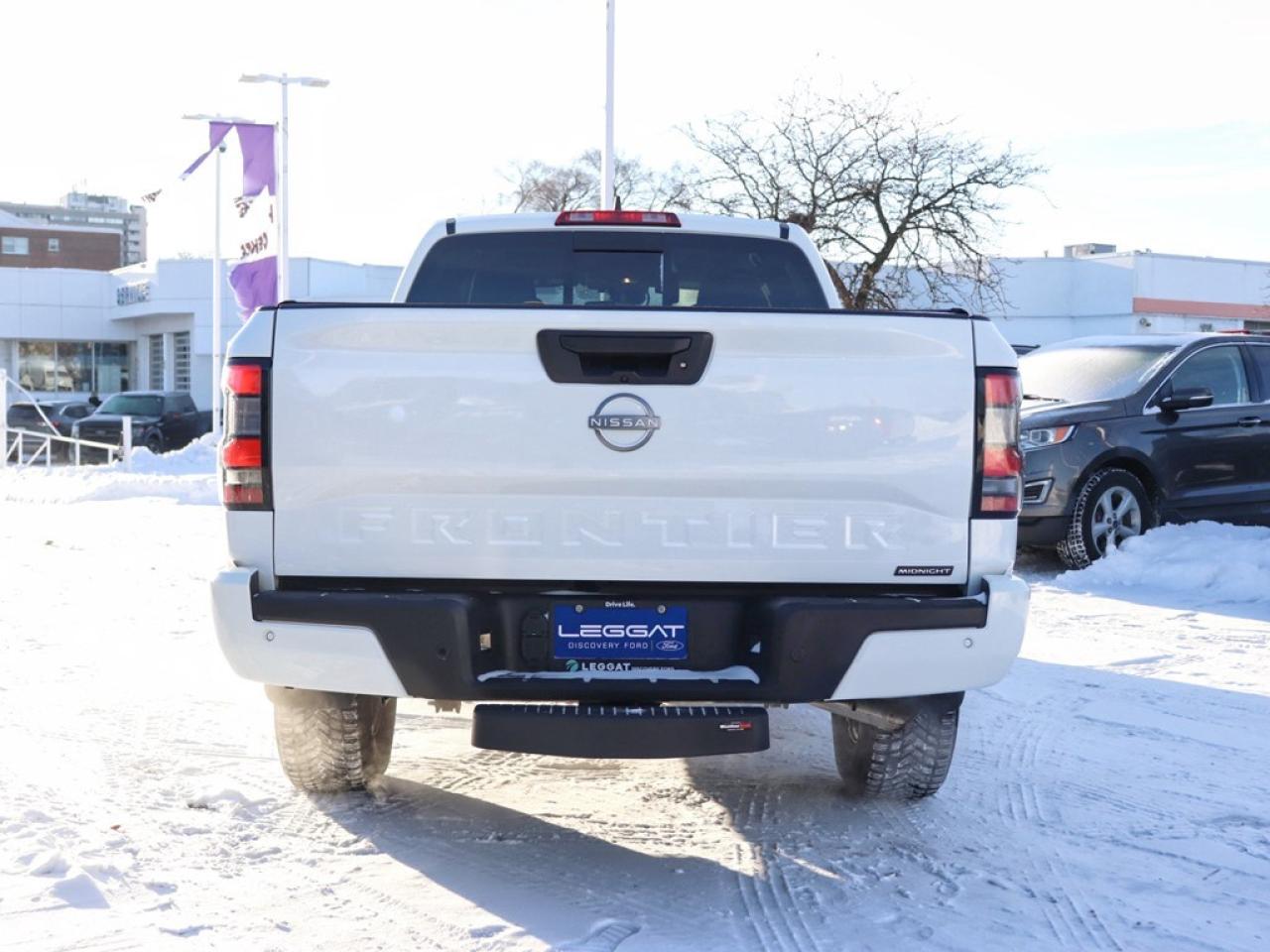 2023 Nissan Frontier SV | 4x4 | 3.8L | Crew Cab | MIDNIGHT EDITION Photo3