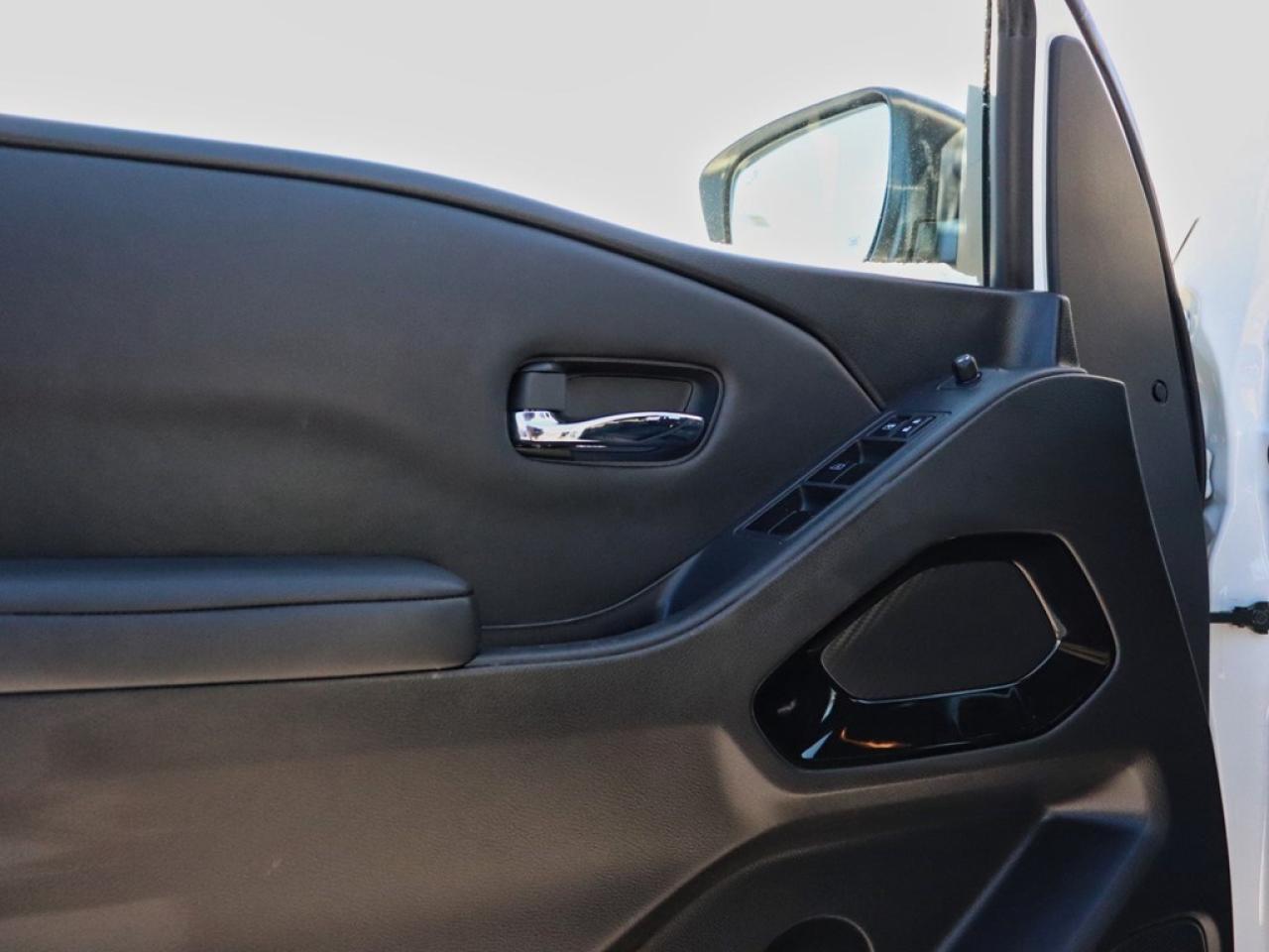 2023 Nissan Frontier SV | 4x4 | 3.8L | Crew Cab | MIDNIGHT EDITION Photo