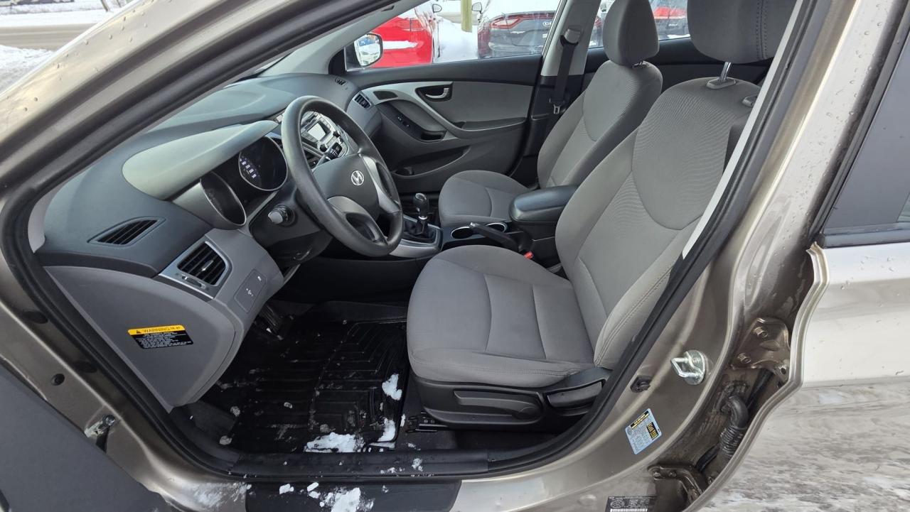 2015 Hyundai Elantra L, NO ACCIDENTS, ONLY 61KMS, MINT CONDITION Photo