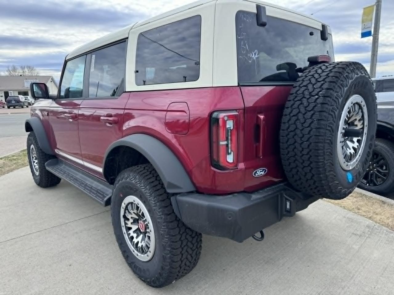 2026 Ford Bronco Outer Banks Photo5