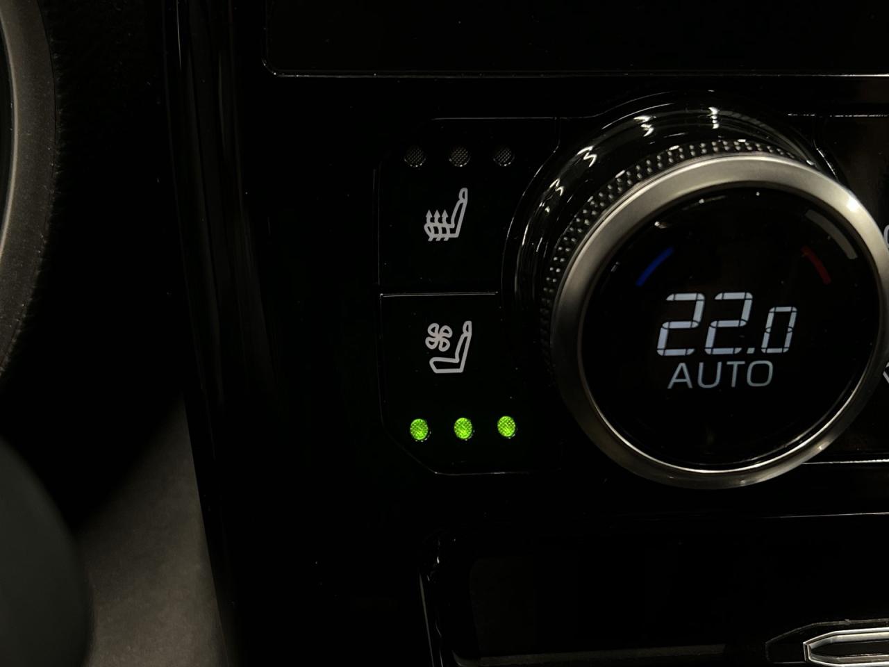 2023 Toyota Highlander LIMITED AWD | 7-PASS | HTD LEATHER | PANO ROOF Photo