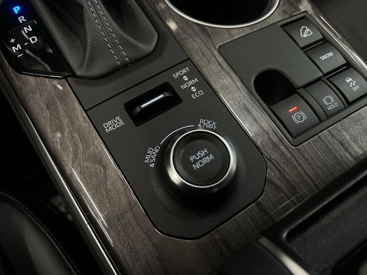 2023 Toyota Highlander LIMITED AWD | 7-PASS | HTD LEATHER | PANO ROOF Photo