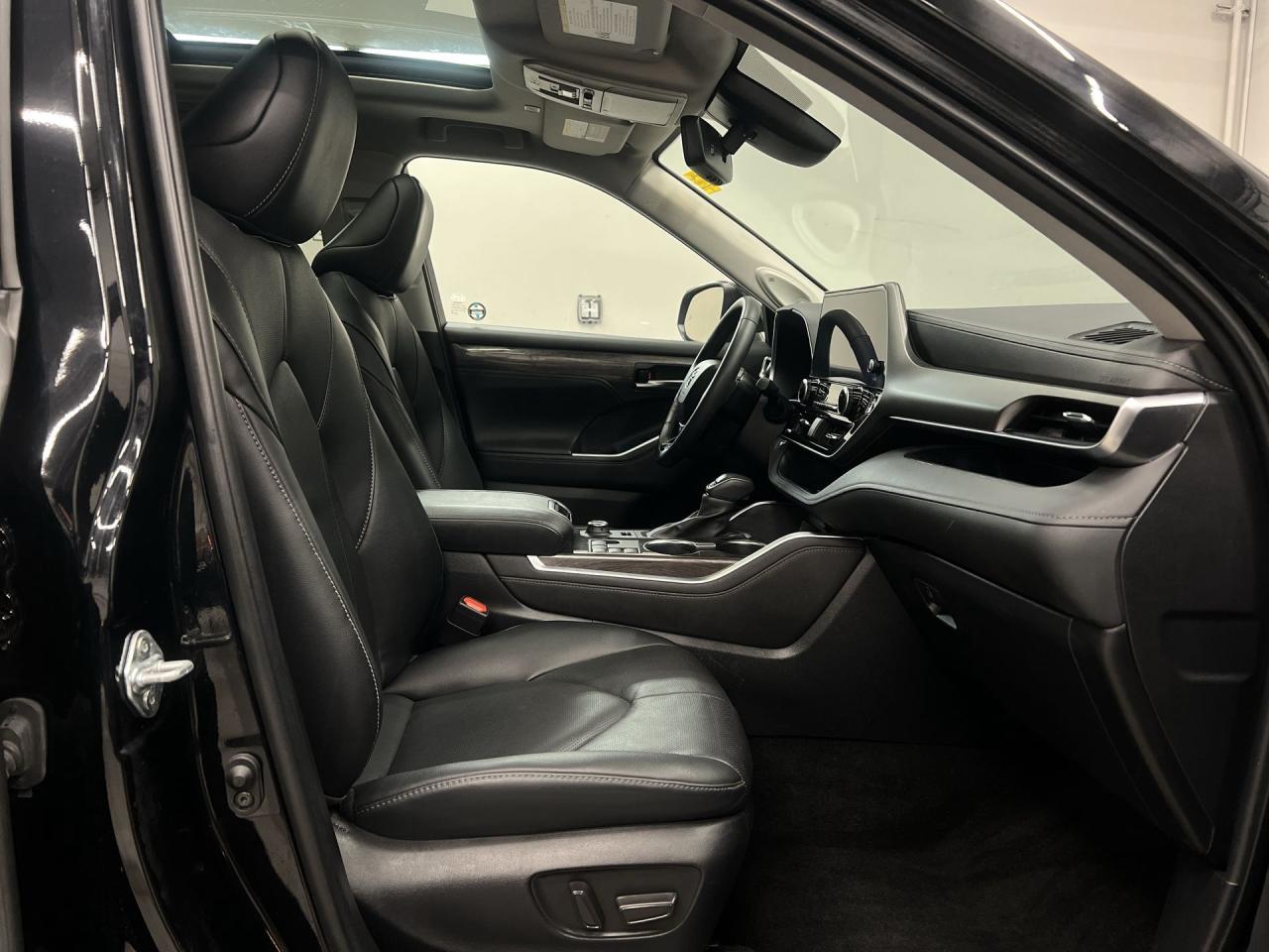 2023 Toyota Highlander LIMITED AWD | 7-PASS | HTD LEATHER | PANO ROOF Photo