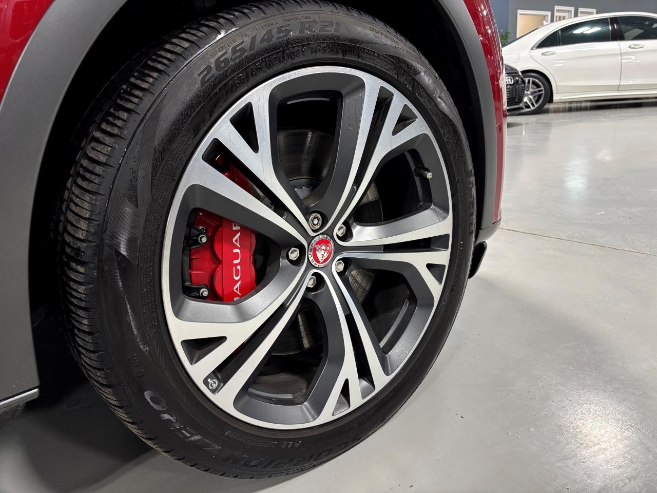 2021 Jaguar F-PACE P550 SVR|V8SUPERCHARGED|550HP|AWD|REDLEATHER|NAV|+ Photo