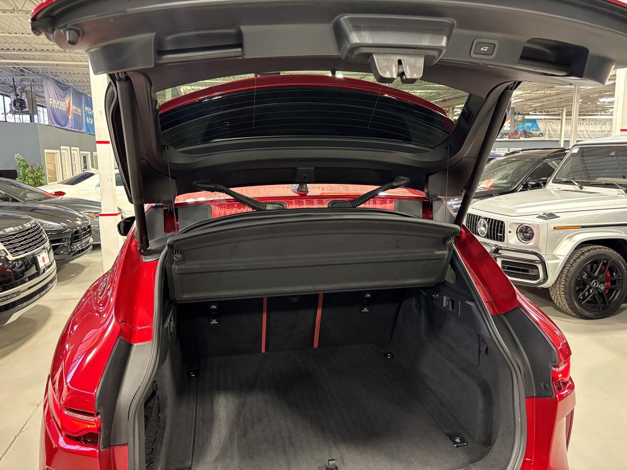 2021 Jaguar F-PACE P550 SVR|V8SUPERCHARGED|550HP|AWD|REDLEATHER|NAV|+ Photo