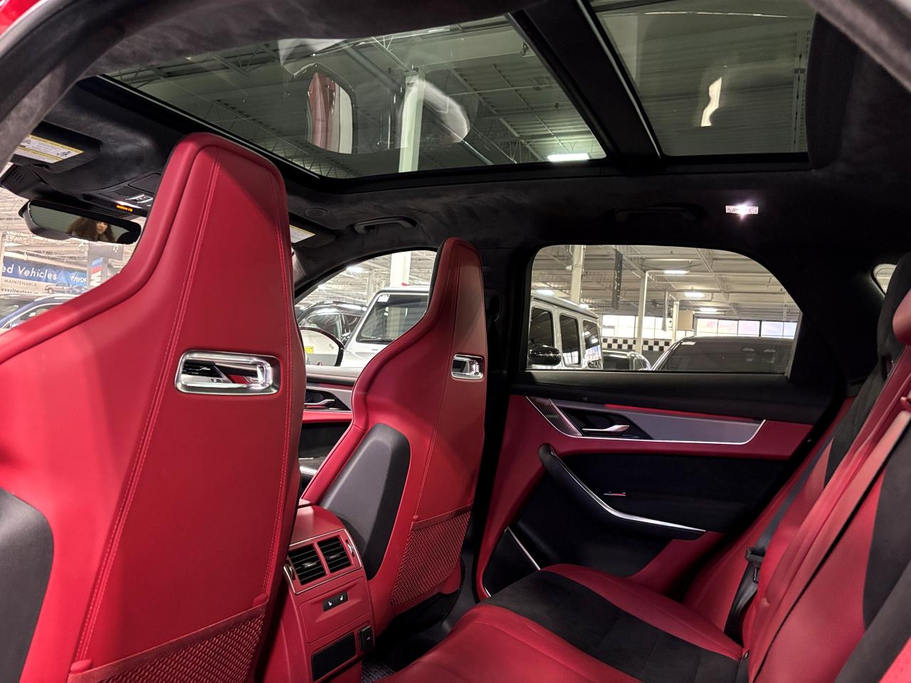 2021 Jaguar F-PACE P550 SVR|V8SUPERCHARGED|550HP|AWD|REDLEATHER|NAV|+ Photo