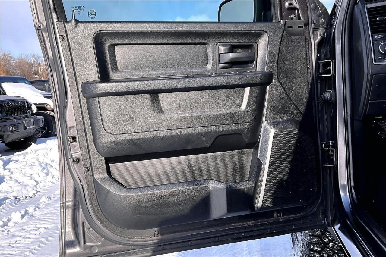 2021 RAM 1500 Classic Night Edition Quad | 6Seat | Liner Cover | 4X4 Photo